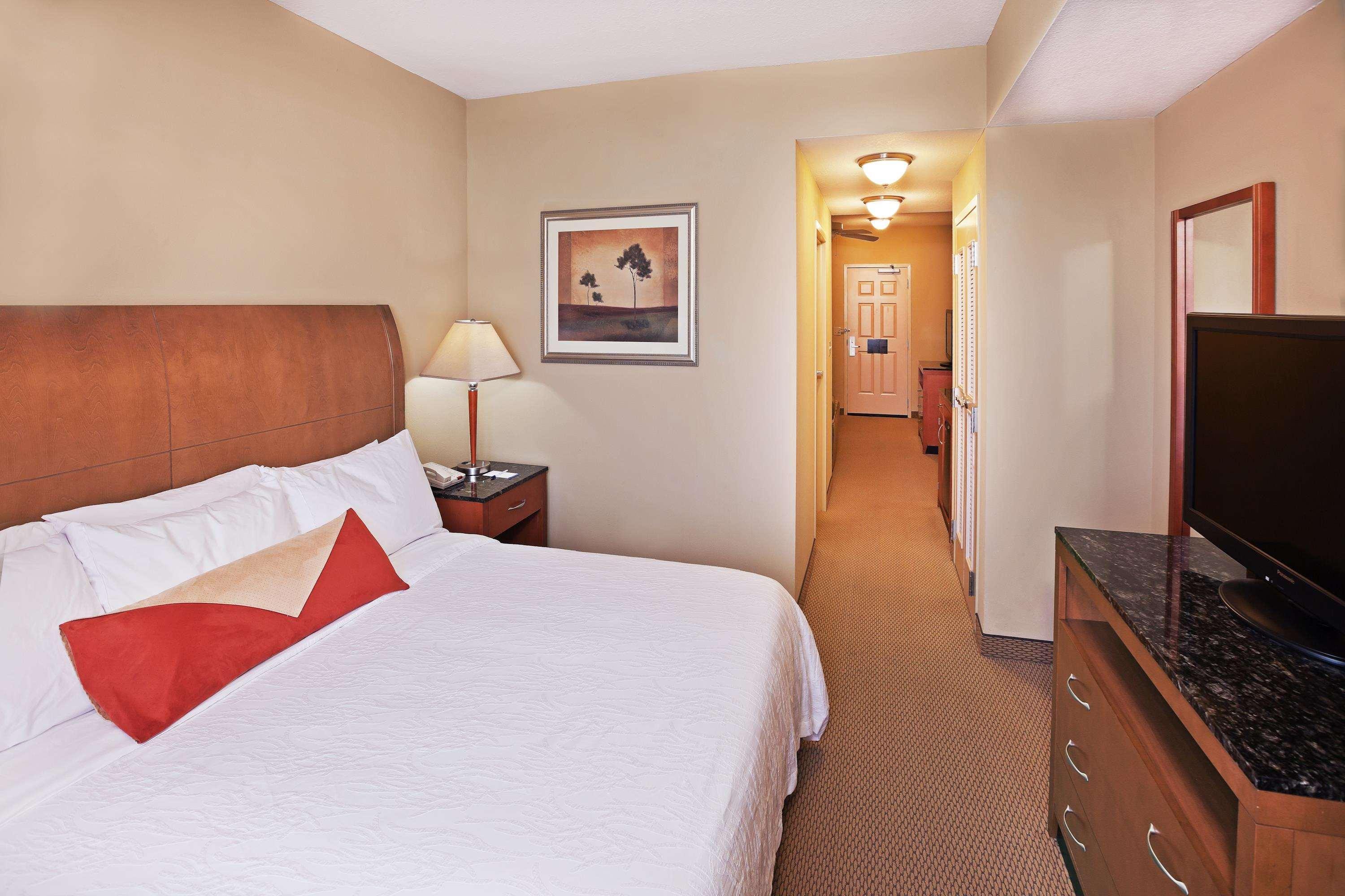 Hilton Garden Inn Tulsa South Kültér fotó