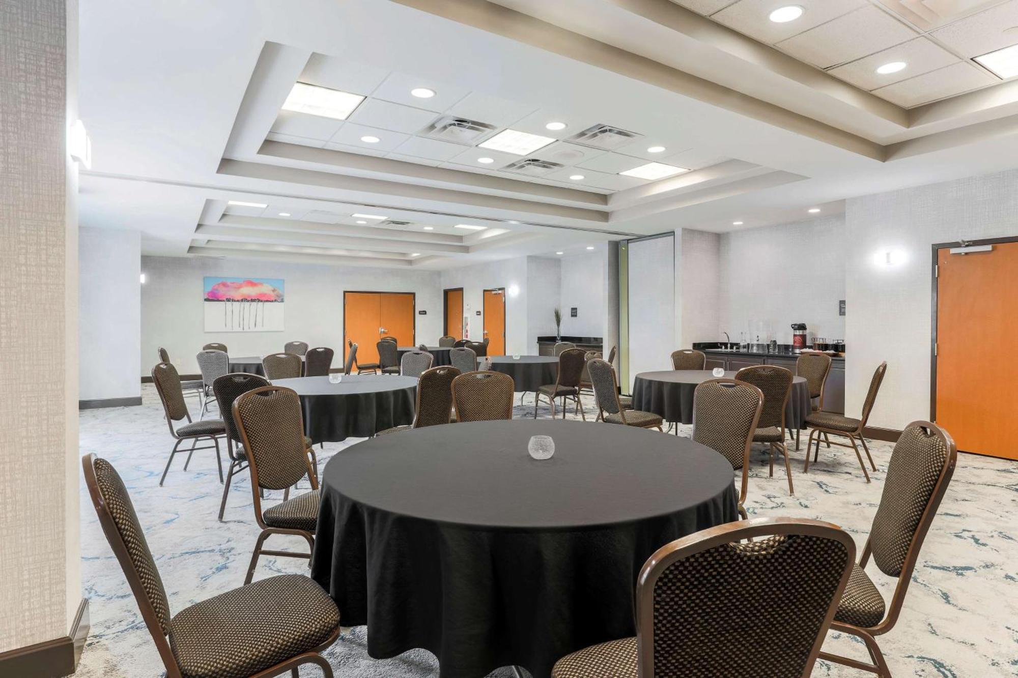 Hilton Garden Inn Tulsa South Kültér fotó
