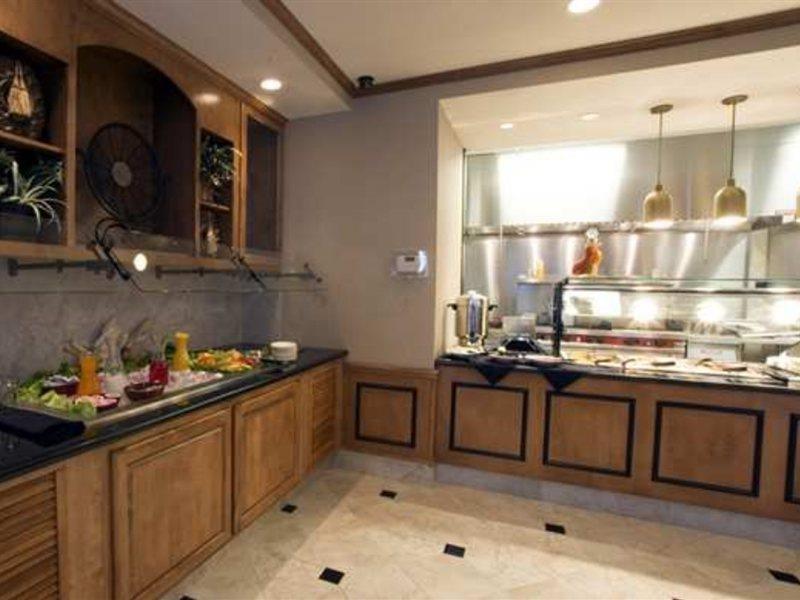 Hilton Garden Inn Tulsa South Kültér fotó