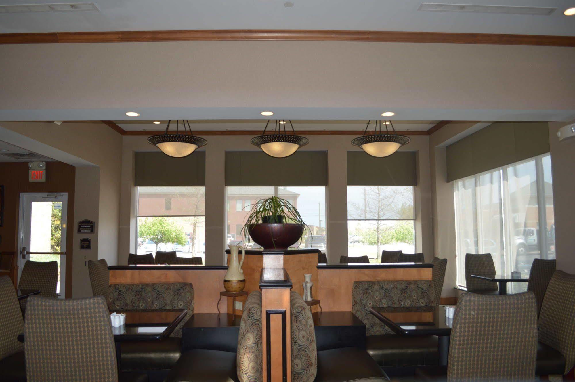 Hilton Garden Inn Tulsa South Kültér fotó